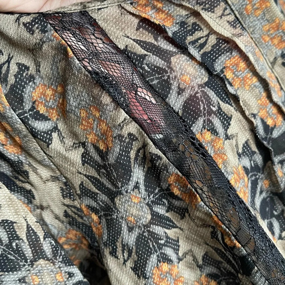 ASTR | Sheer Lace Button-down Blouse - Picture 4 of 9